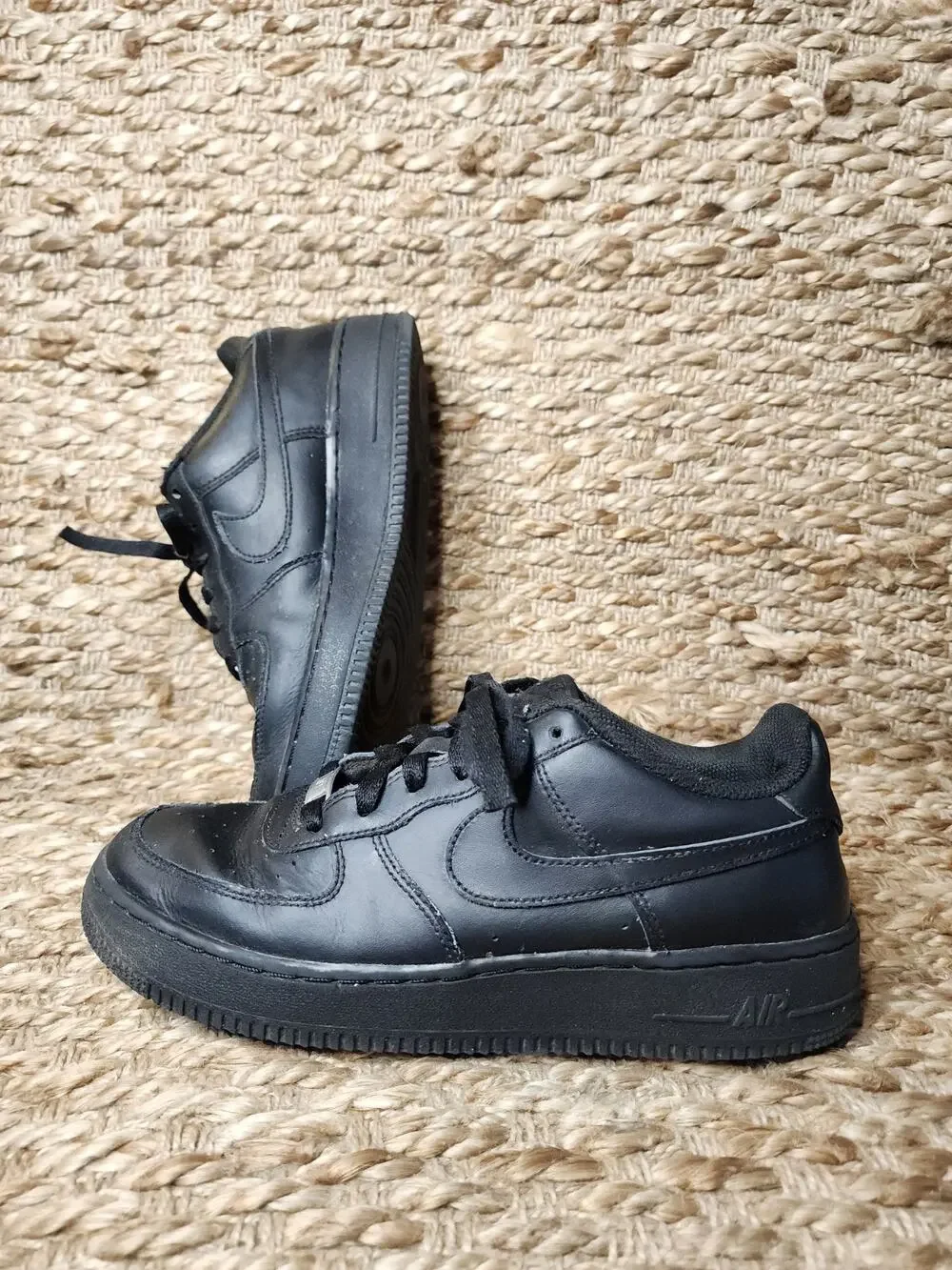 Nike Air Force 1 LE Triple Black Size 7Y Sneakers Shoes Casual School Lifestyle